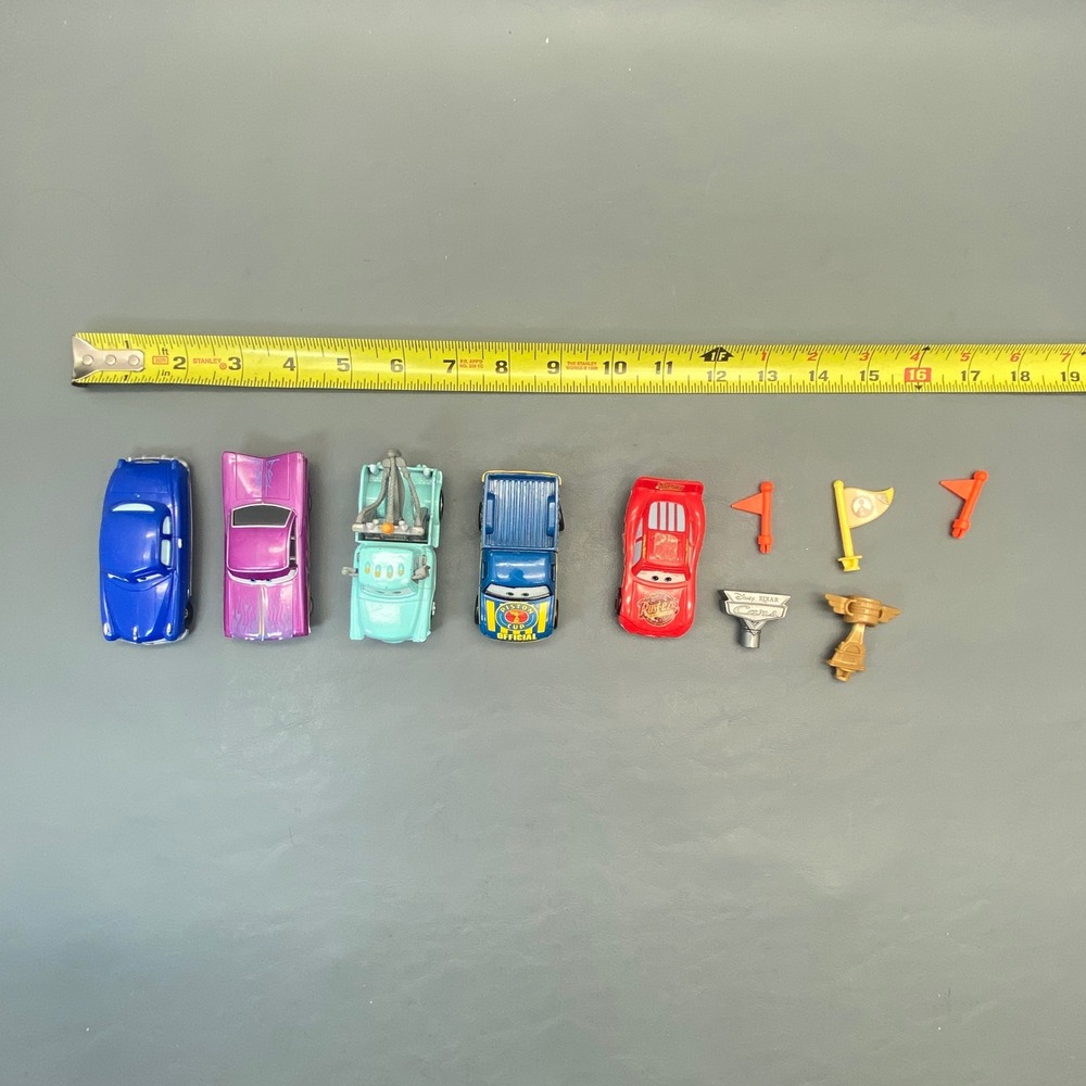 Disney Pixar Cars Diecast Plastic Lot Thunder Hollow Raceway Accessories - Picture 10 of 13